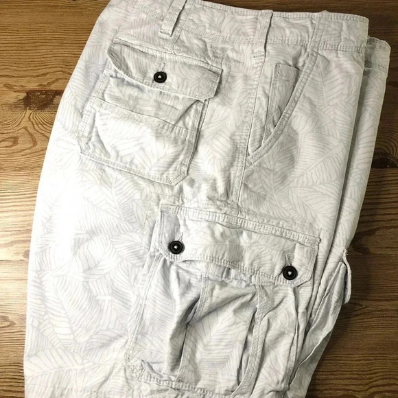 American Eagle Classic Cargo Shorts - Picture 8 of 14